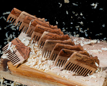Peigne à barbe en érable et loupe de cerisier fait main par l'ébéniste Philippe Foley, Barbe B