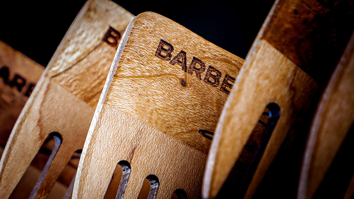 Peigne à barbe en érable et loupe de cerisier fait main par l'ébéniste Philippe Foley, Barbe B